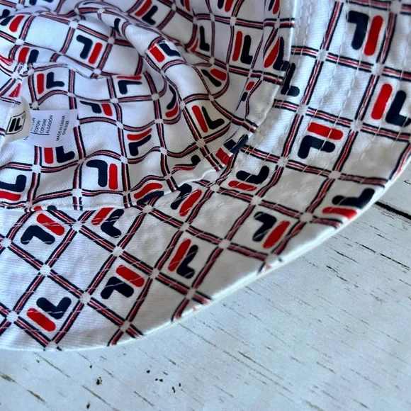 SOLD … FILA Bucket hat - Picture 4 of 7